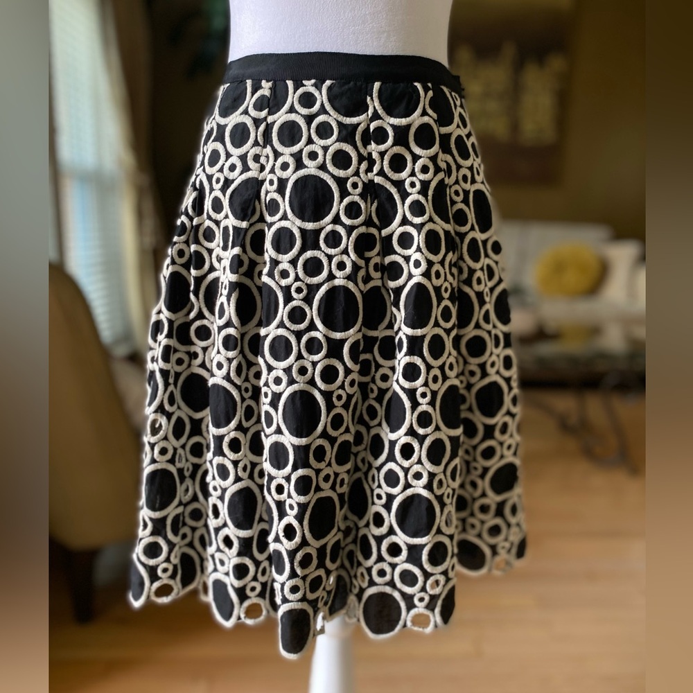 Ann Taylor Black Ivory Embroidered Circle Mini Skirt High Waist A-Line sz 2